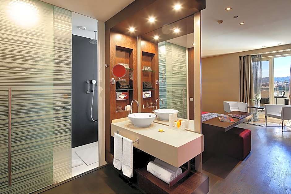 Olivia Plaza Hotel