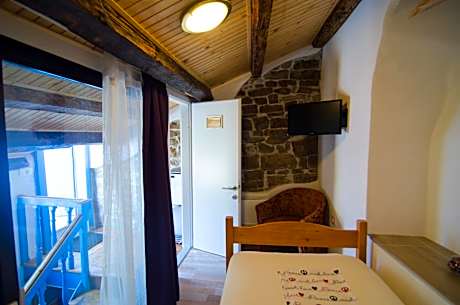 Single Room with Shared Shower and Toilet