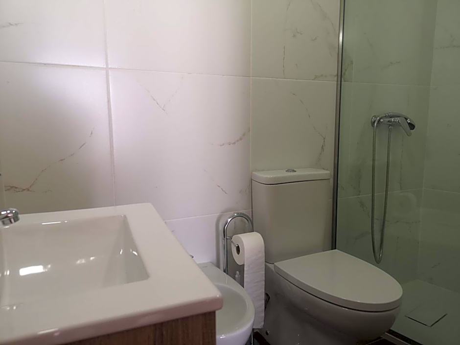 Leonchic - Guest House com Piscina de Água Salgada