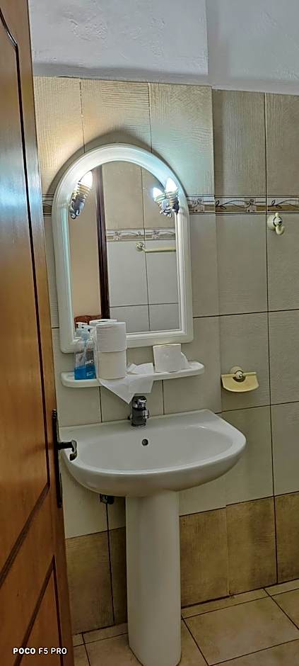 Studios by Climbing House