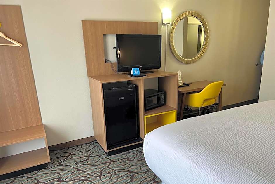 Days Inn by Wyndham Des Moines-West Clive