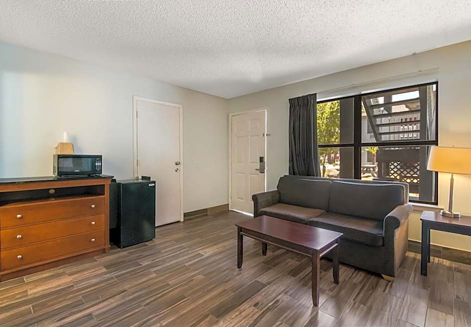 Econo Lodge Inn & Suites Fulton - Rockport