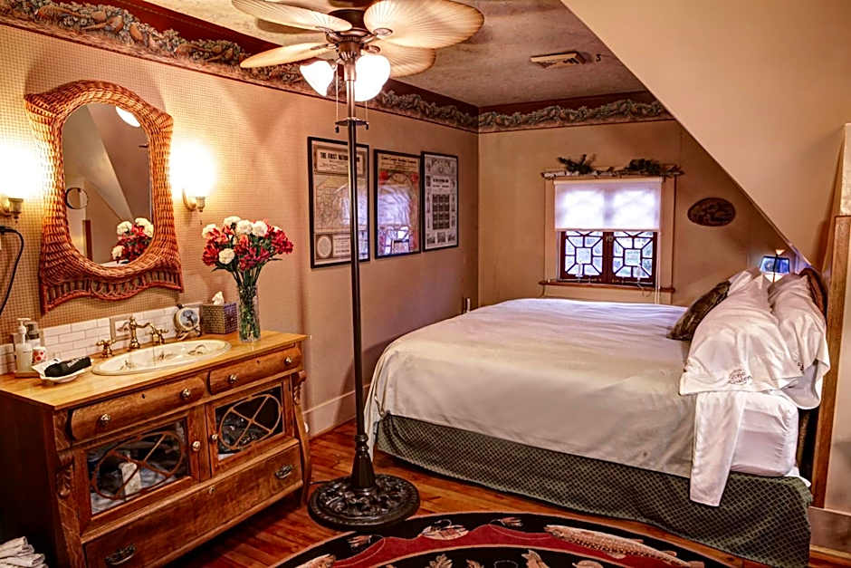 The Queen, A Victorian Bed & Breakfast