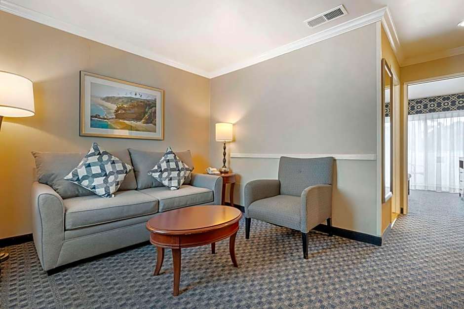 Best Western Plus Marina Shores Hotel