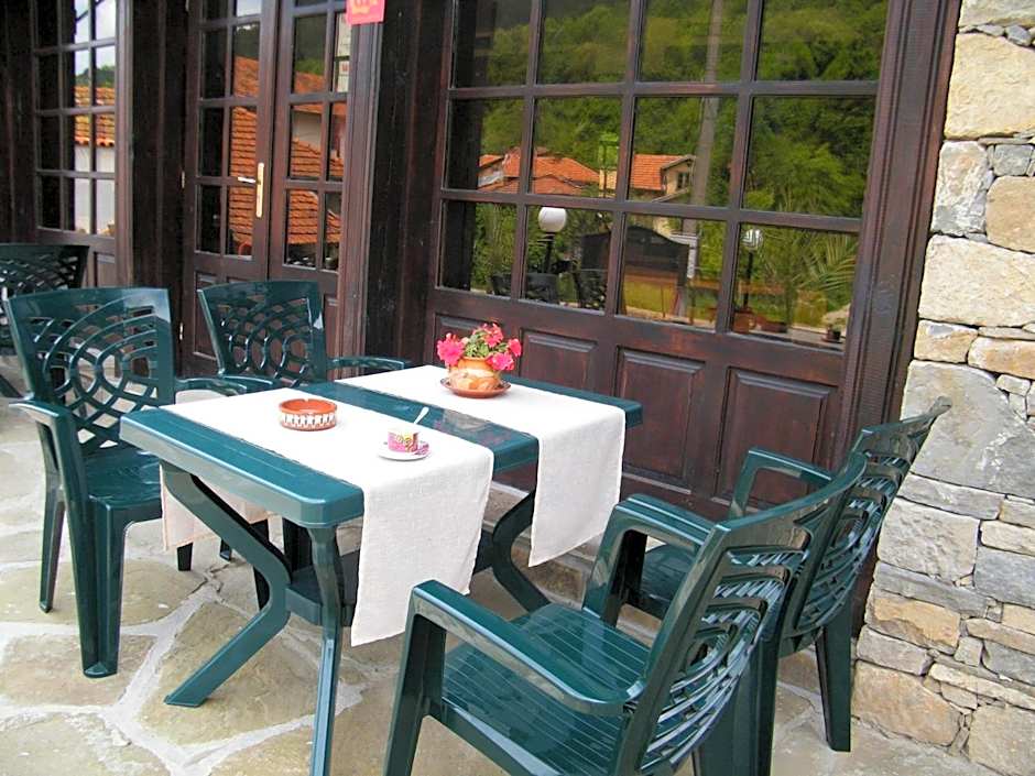 Family Hotel Chiflik Hills