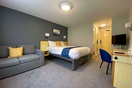 1 Double and 2 Single Beds Family Room Non-Smoking