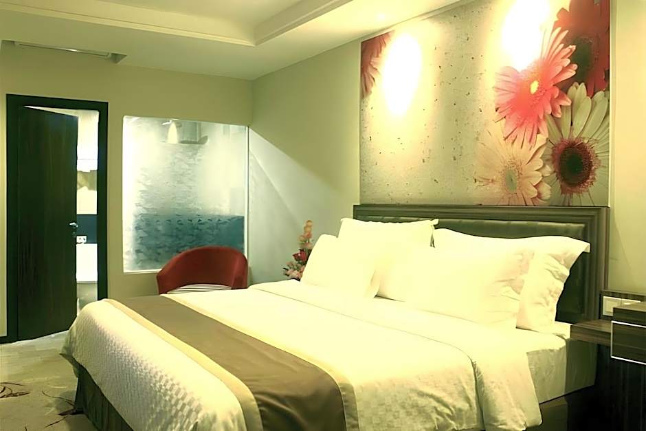 Travellers Hotel Phinisi