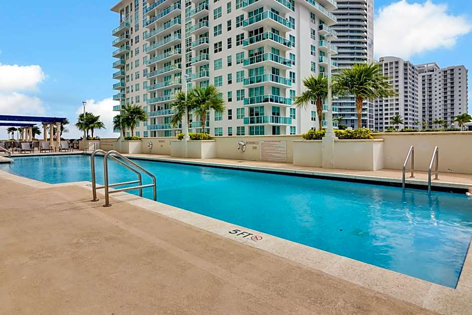 The Club at Brickell Bay Luxury Suites