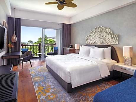 Deluxe King Room Garden View