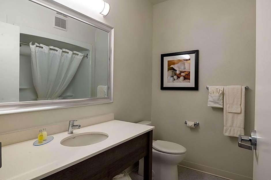 Amsterdam Inn & Suites, an Ascend Collection Hotel
