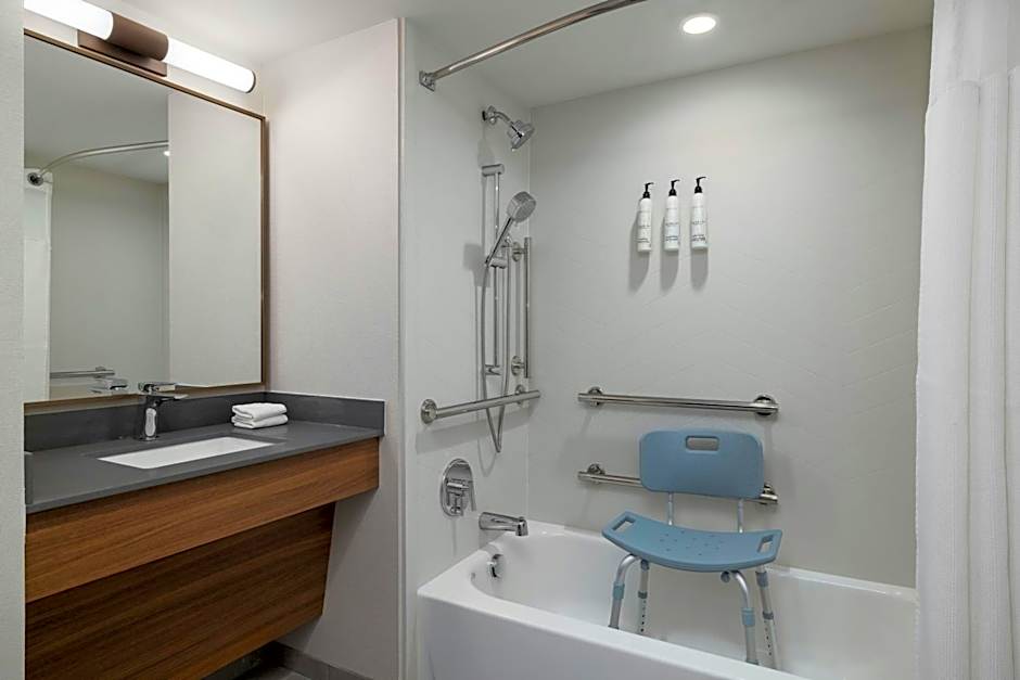 Fairfield by Marriott Inn & Suites Clinton