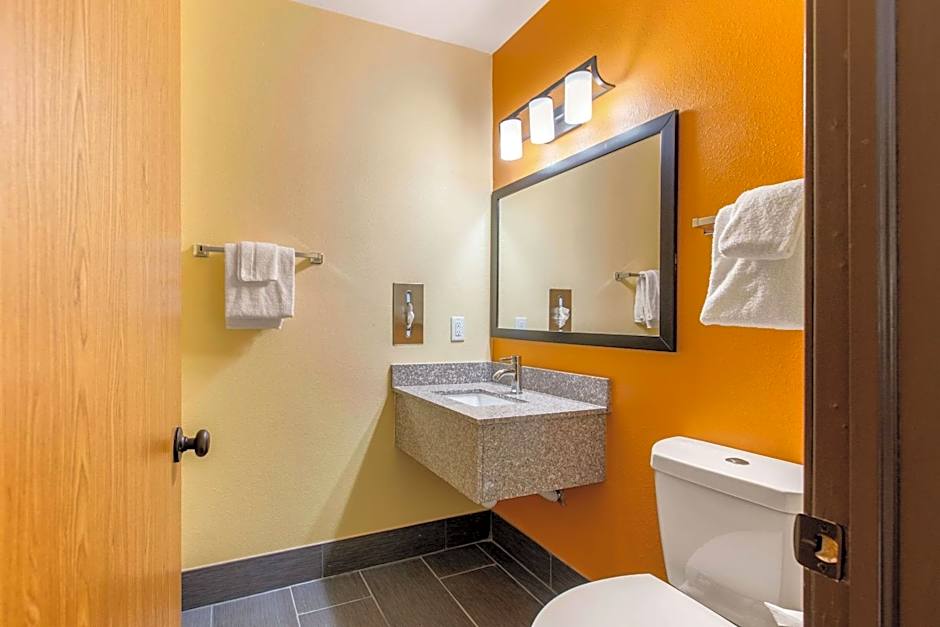 Quality Inn Grand Rapids Near Downtown