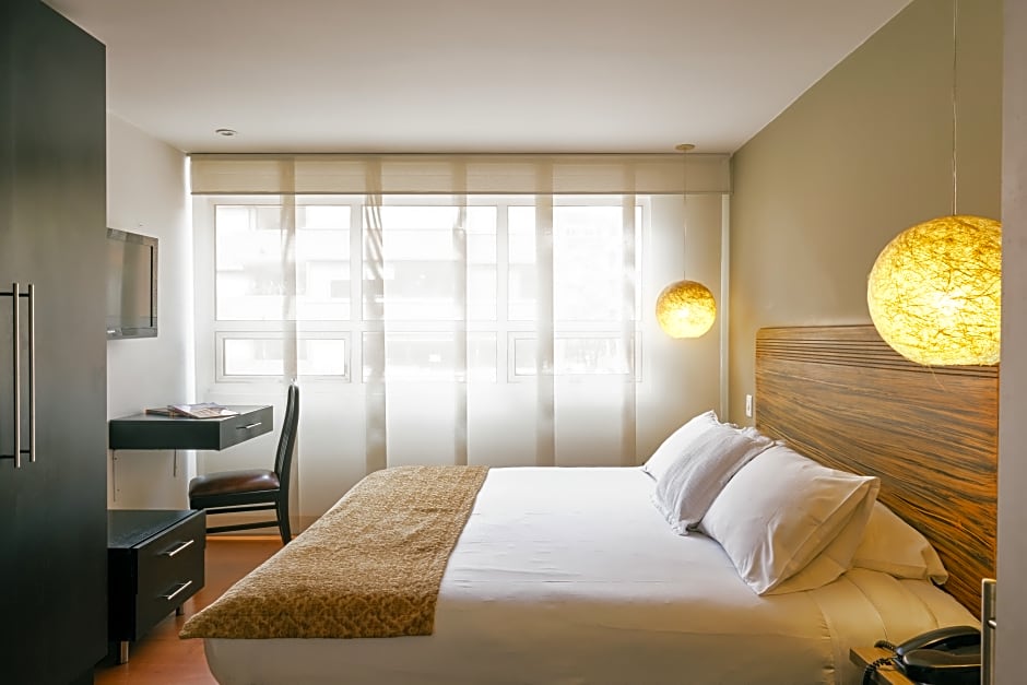 Hotel Retiro 84 by MIJ