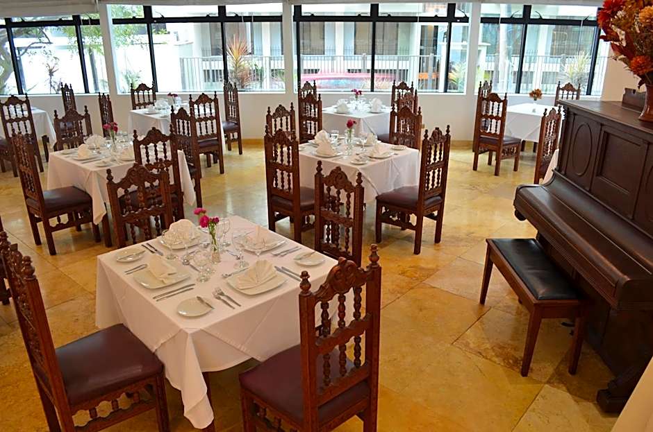 Miraflores Colon Hotel