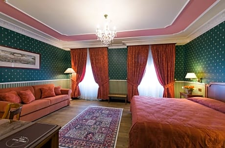 Junior Suite (1 King Bed)