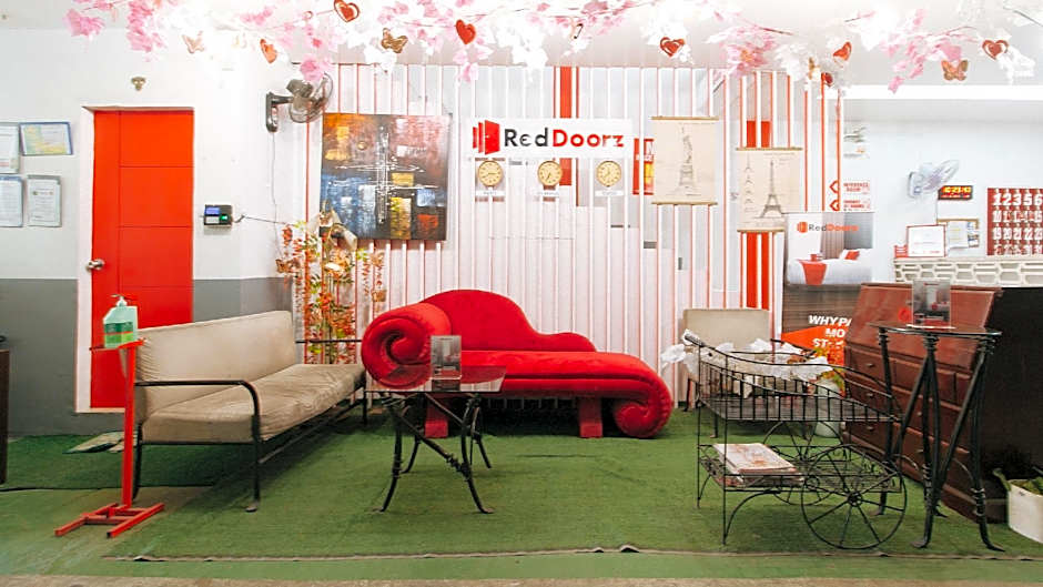 RedDoorz @ EL Highway Hotel Bulacan 