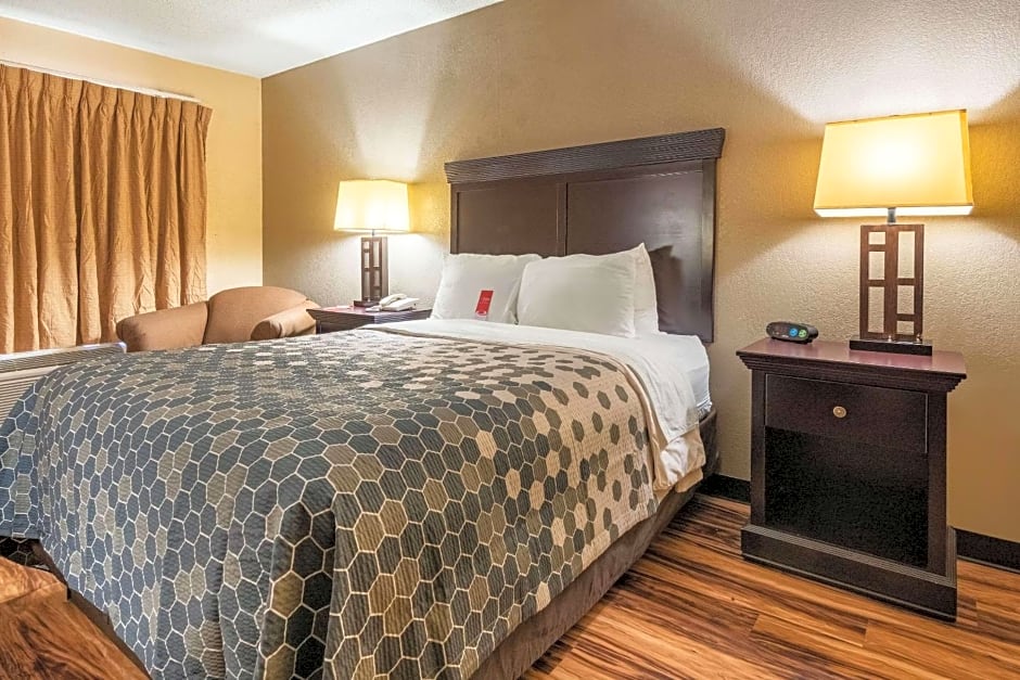 Econo Lodge Hillsboro I-35