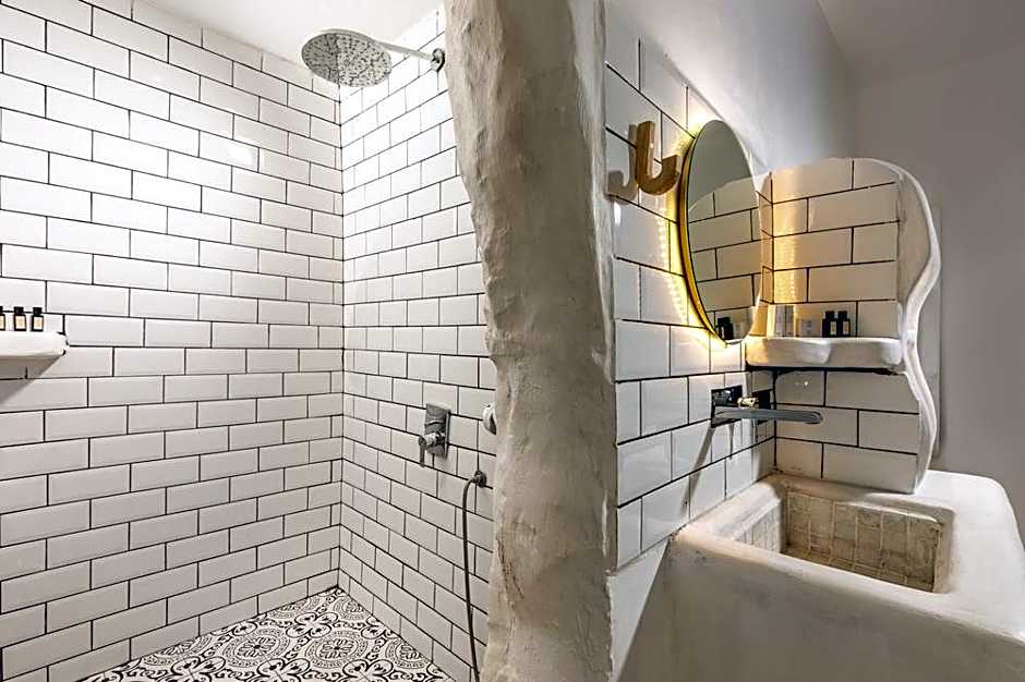 Gran Via Alsancak ( Boutique Hotel )