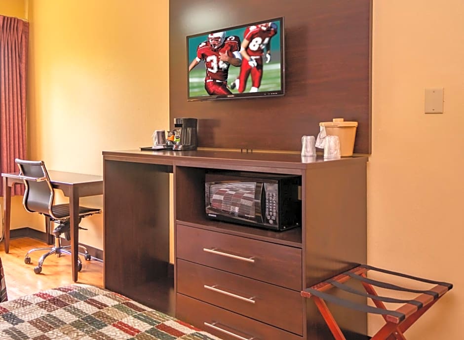 Red Roof Inn & Suites Indianapolis Airport