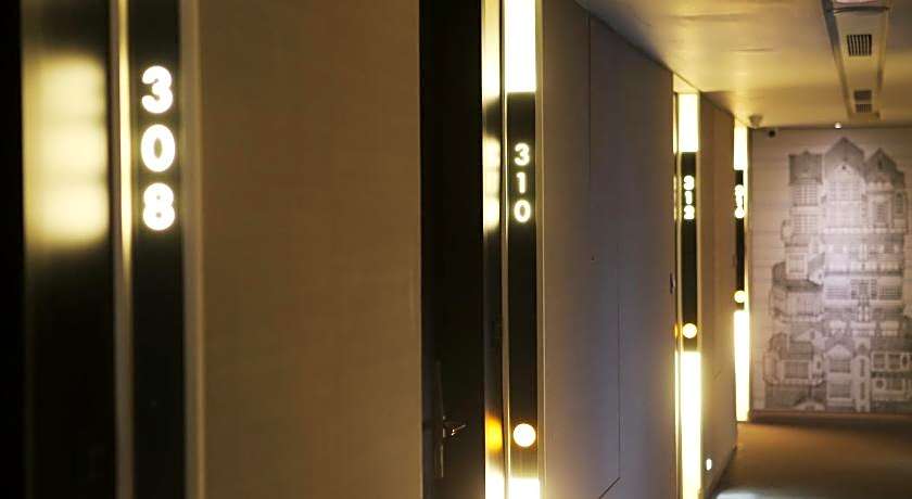CHECK inn SELECT Chiayi RenAi