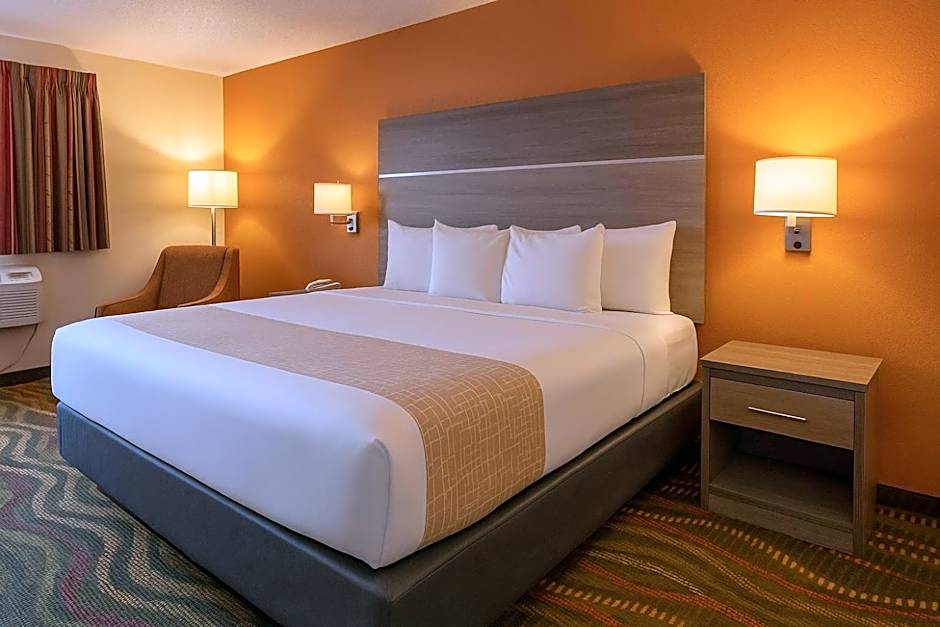 Travelodge by Wyndham Muskegon