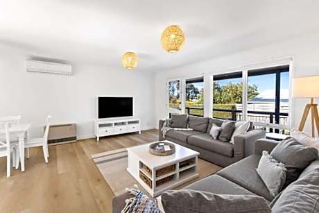 Blue Seas Beach House, 400 metres to the beach