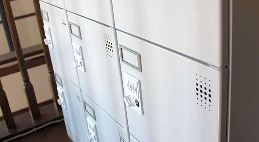 Iza Kamakura Guest House And Bar