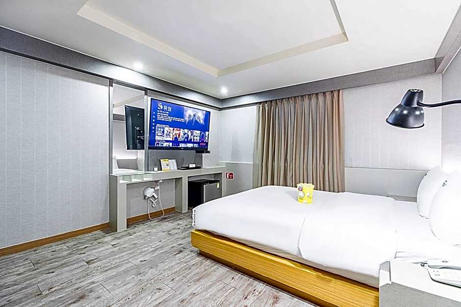Hotel M story
