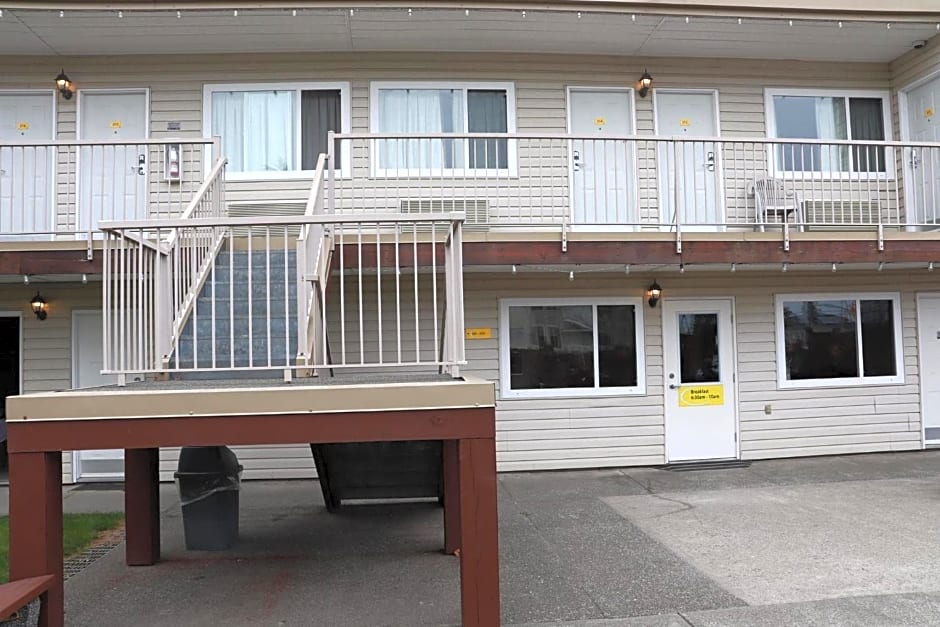 Super 8 by Wyndham Courtenay