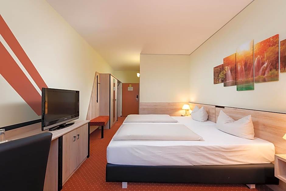 NOVINA HOTEL Sudwestpark