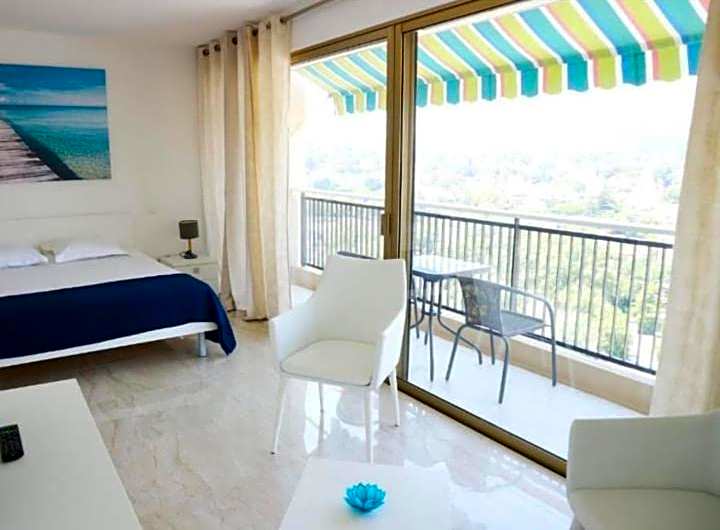 Cozy 2-rooms apartment in yacht port Cannes Marina