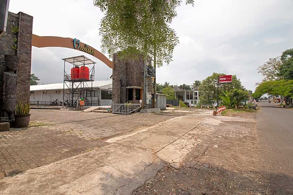 OYO 3283 Bwalk Hotel