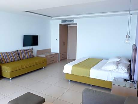 Suite with  Spa Bath and Sea View