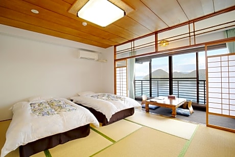 Japanese-Style Twin Room with 2 Western Beds and Lake View - Upper Floors - Non Smoking