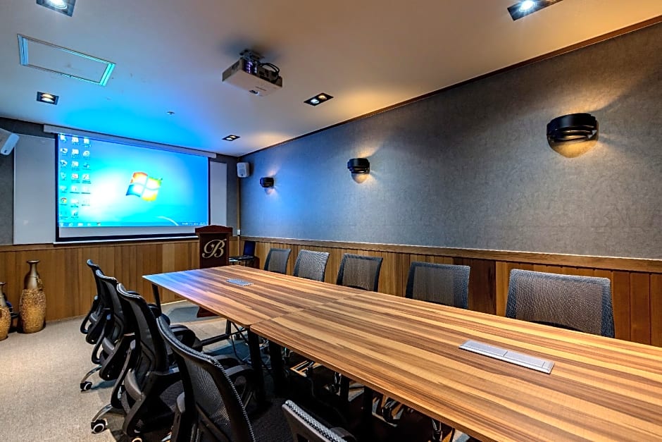 Benikea Chaeseokgang StarHills Hotel