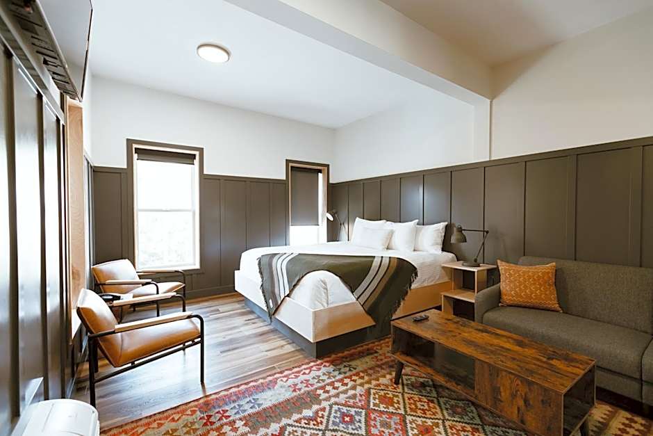 The Flying Steamshovel Inn