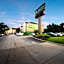 HomeTowne Studios by Red Roof St. Louis - Airport/ N Lindbergh