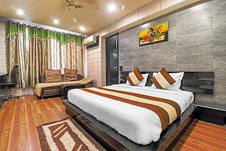 Oaktel Hotel Grand Shiva Near Ganga Ghat