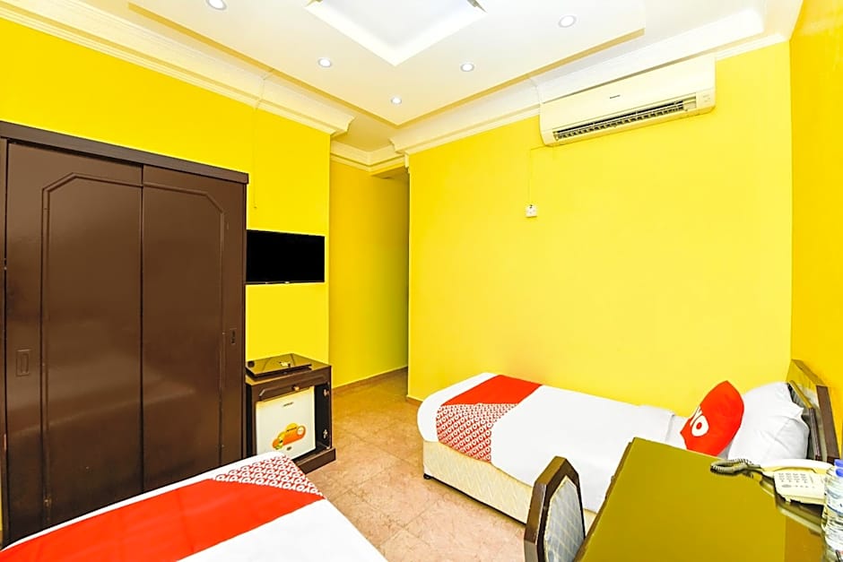 OYO 137 Marina Hotel