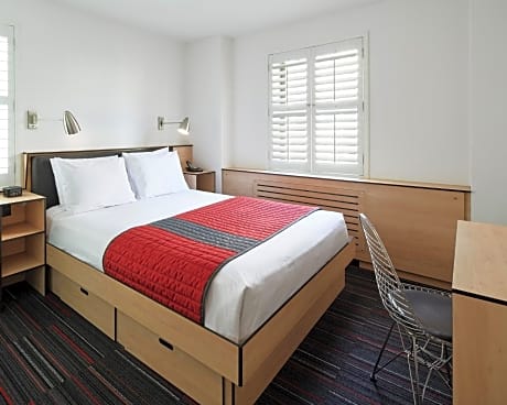 Standard Queen Room