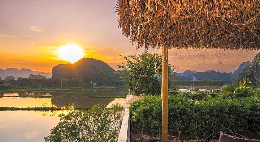 Liberty Hall Tam Coc Hotel & Villa