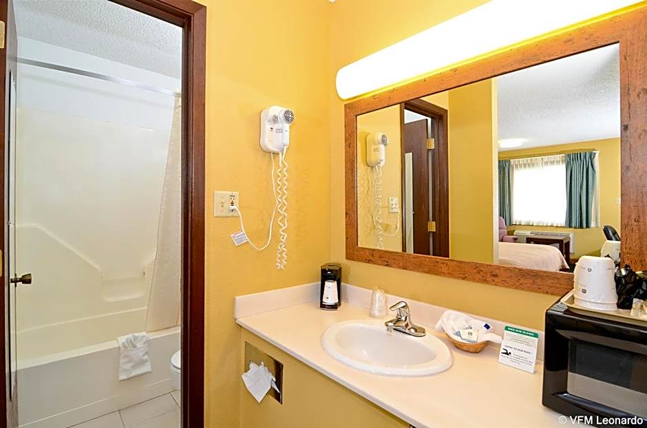 Americas Best Value Inn Iola