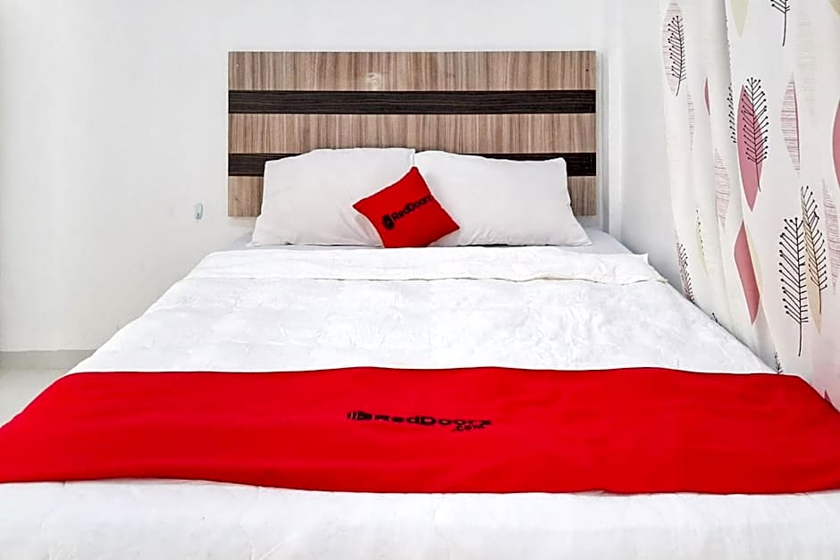 RedDoorz Syariah near Tanjung Pinang City Center