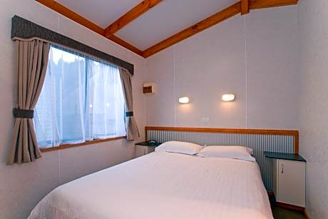 Deluxe One-Bedroom Cabin