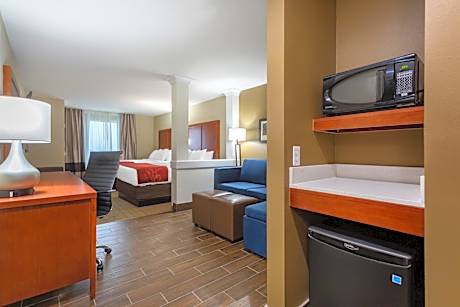 Queen Suite with Two Queen Beds and Sofa Bed - Disability Access