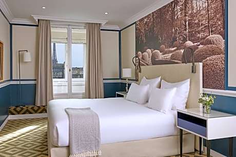 One-Bedroom Executive Suite with Champs Elysées View