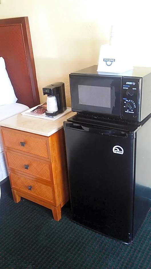 Days Inn by Wyndham Cocoa Cruiseport West At I-95/524