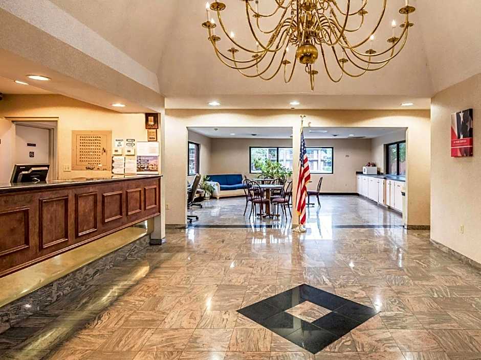 Studios and Suites 4 Less Emporia