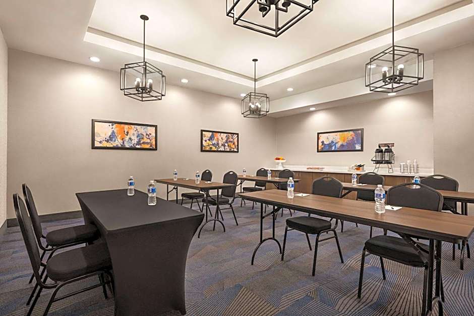 La Quinta Inn & Suites by Wyndham Del Rio