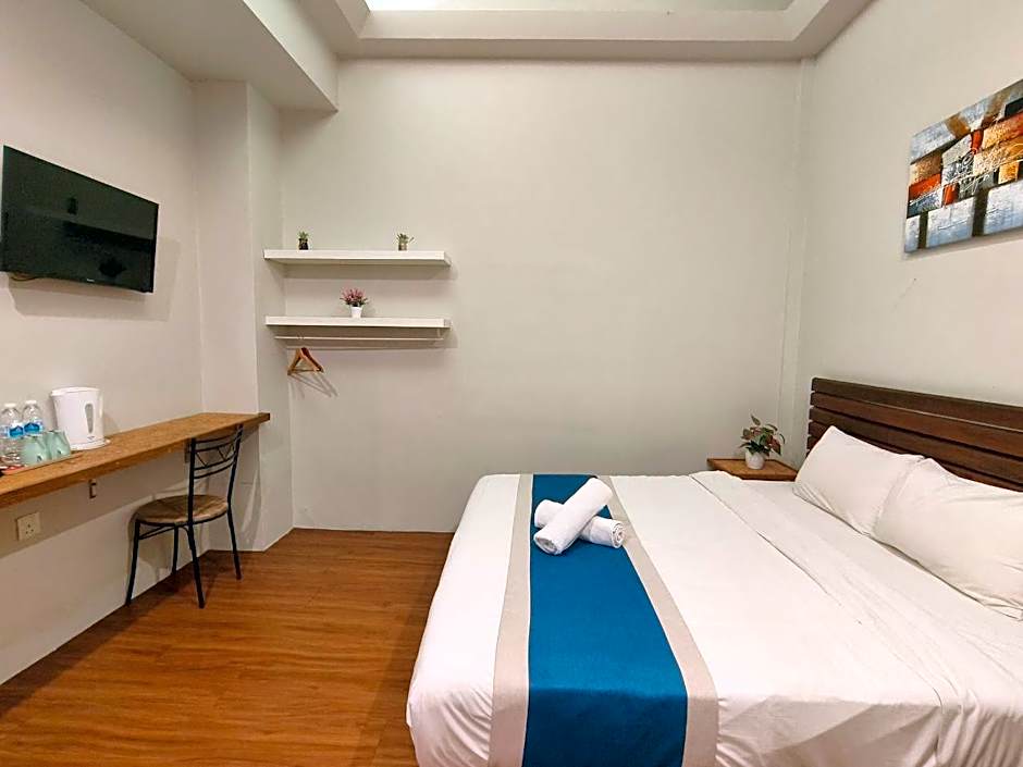 Riverbank Hotel by MRVJ BUSINESS